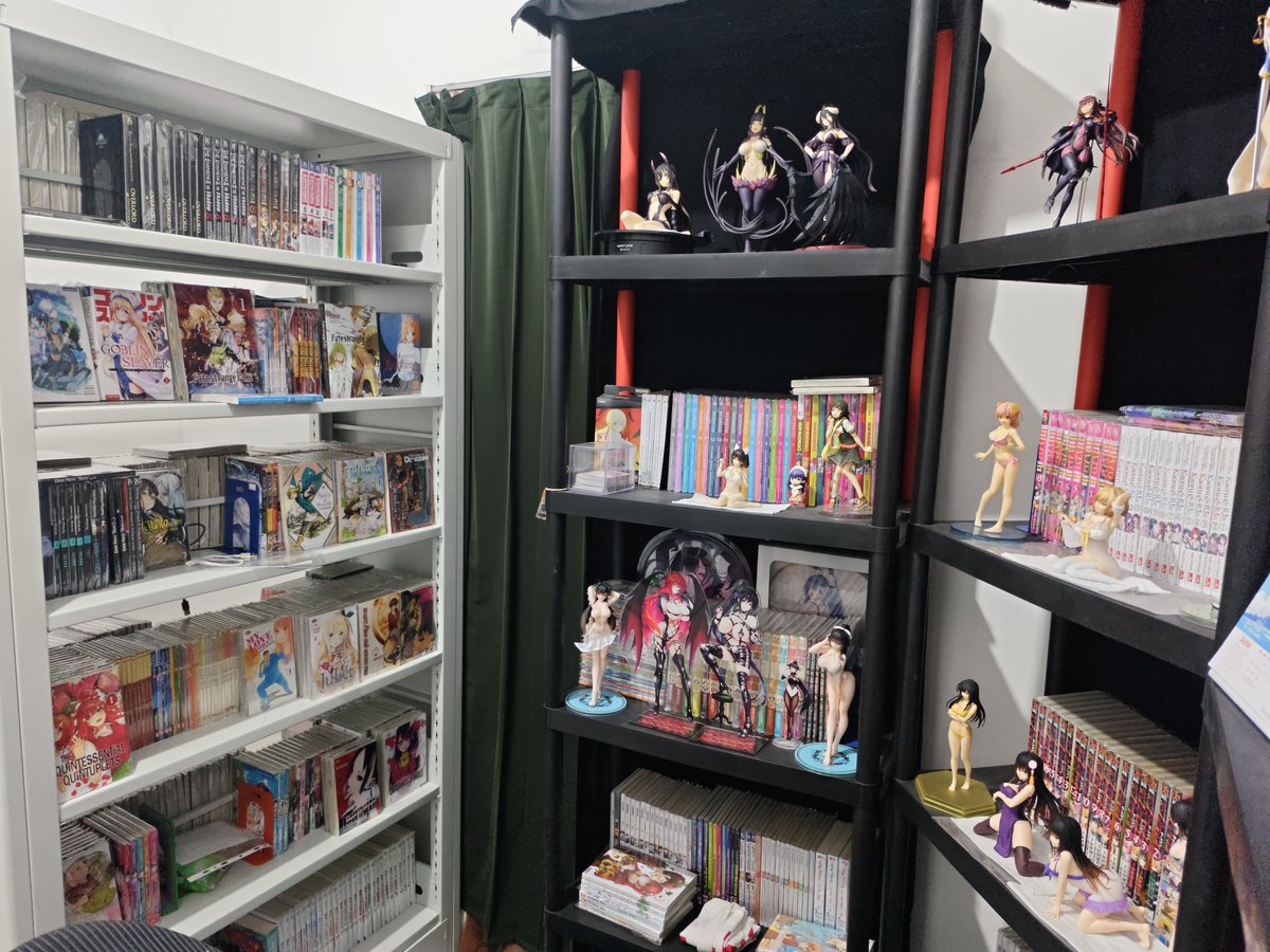 anodasin's tweet photo. @YueVampX A Private Room of almost 30 years old divorced man living in a country where having a hobby is a luxury. Today, one 1/7 scale figure will take 60% of my monthly incomes 🥲 https://t.co/1hzRzT2Tek