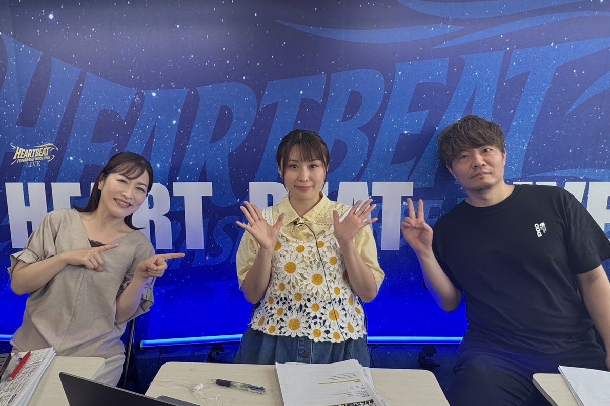 funabashi_keiba's tweet photo. 7/4(土)ハートビートライブ⚡️
16:15頃から出演者ご登場！
ご視聴はコチラ👇
https://t.co/0lD5kGCgNR

本日の出演者の皆さまは💁‍♀️
秋田奈津子さん(フリーアナウンサー)
山本希望さん(声優)
市川俊吾さん(日刊競馬記者)

山本さんはハーツクライ産駒に期待！とのこと😆

どうぞお楽しみに✨ https://t.co/X8pjxTRcf1