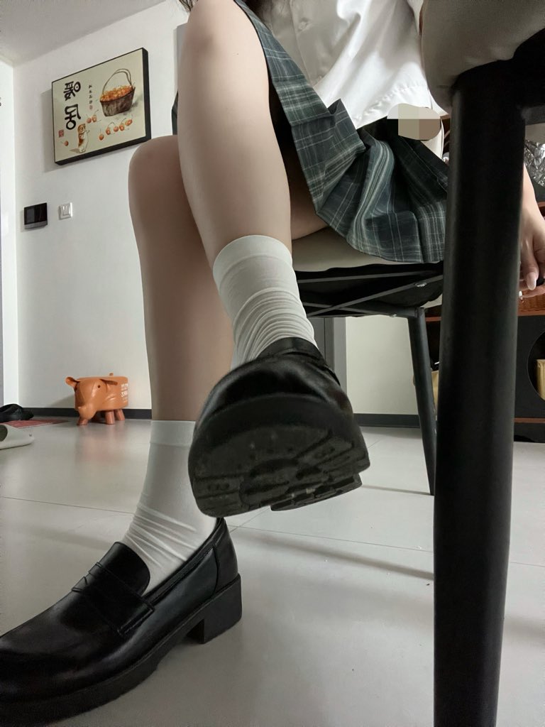 Spacefcr7's tweet photo. 好可怜，居然只能从上贡中获得快感
#白给 #报销奴 #账单奴 #奉献 #贡奴 #榨金 #ATM https://t.co/Oq96rZ5M83