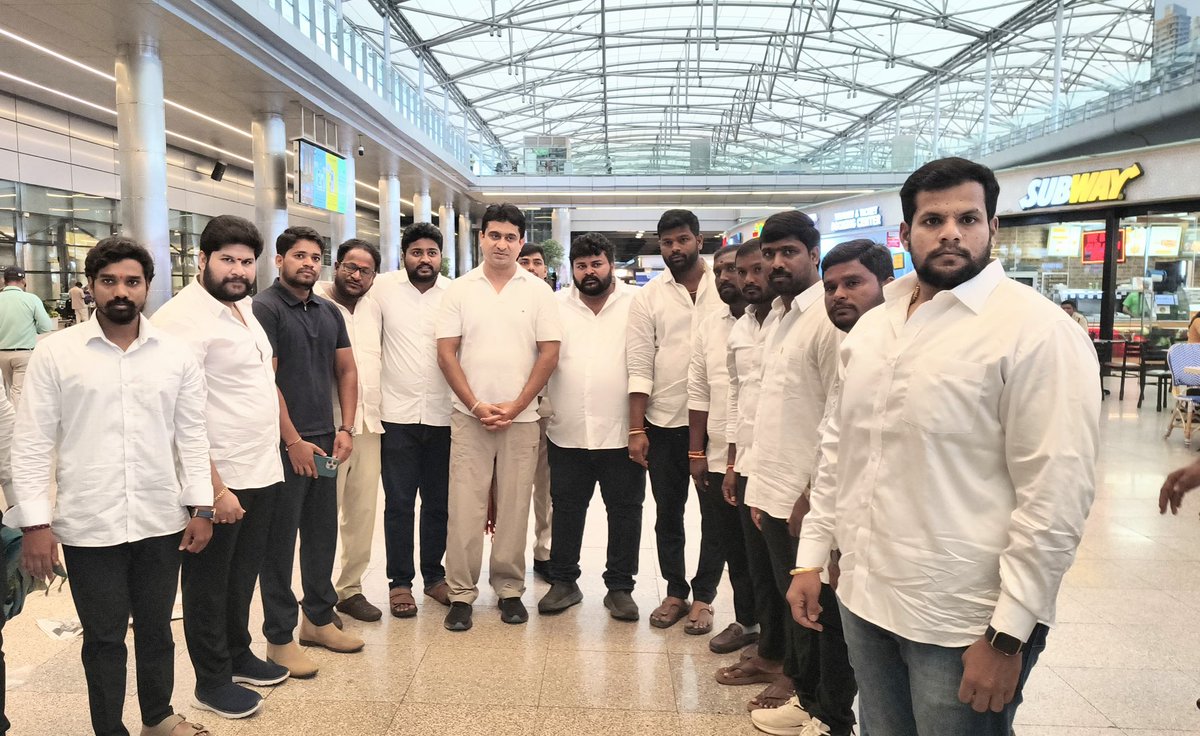 IYC's tweet photo. Today IYC President Shri @UdayBhanuIYC ji received a warm welcome at 📍Hyderabad Airport from the IYC Legal Team and Youth Congress workers.

Shri Uday Bhanu Chib ji will attend the National Legal Conclave 2026, organised by the IYC Legal Department at KLN Auditorium, Hyderabad. @IYCLegalCell