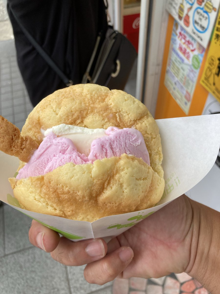 m4mcmc's tweet photo. メロンパンアイス確保♪ https://t.co/OAydoMxBIk