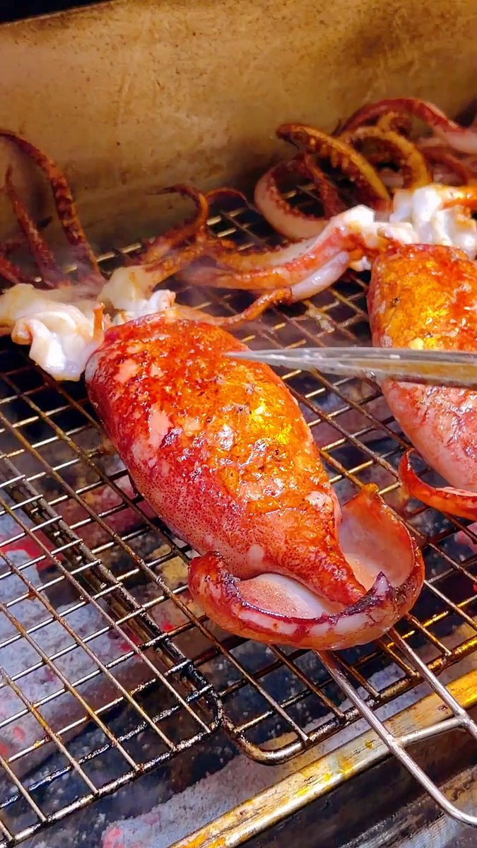 melonandmarron's tweet photo. Just found the best late-night street bite! Crispy fried squid with spicy cumin powder—hot, savory, and the perfect quick pick-me-up after a walk. Who else loves hitting street food stalls for random cravings https://t.co/LyJamhL1NO