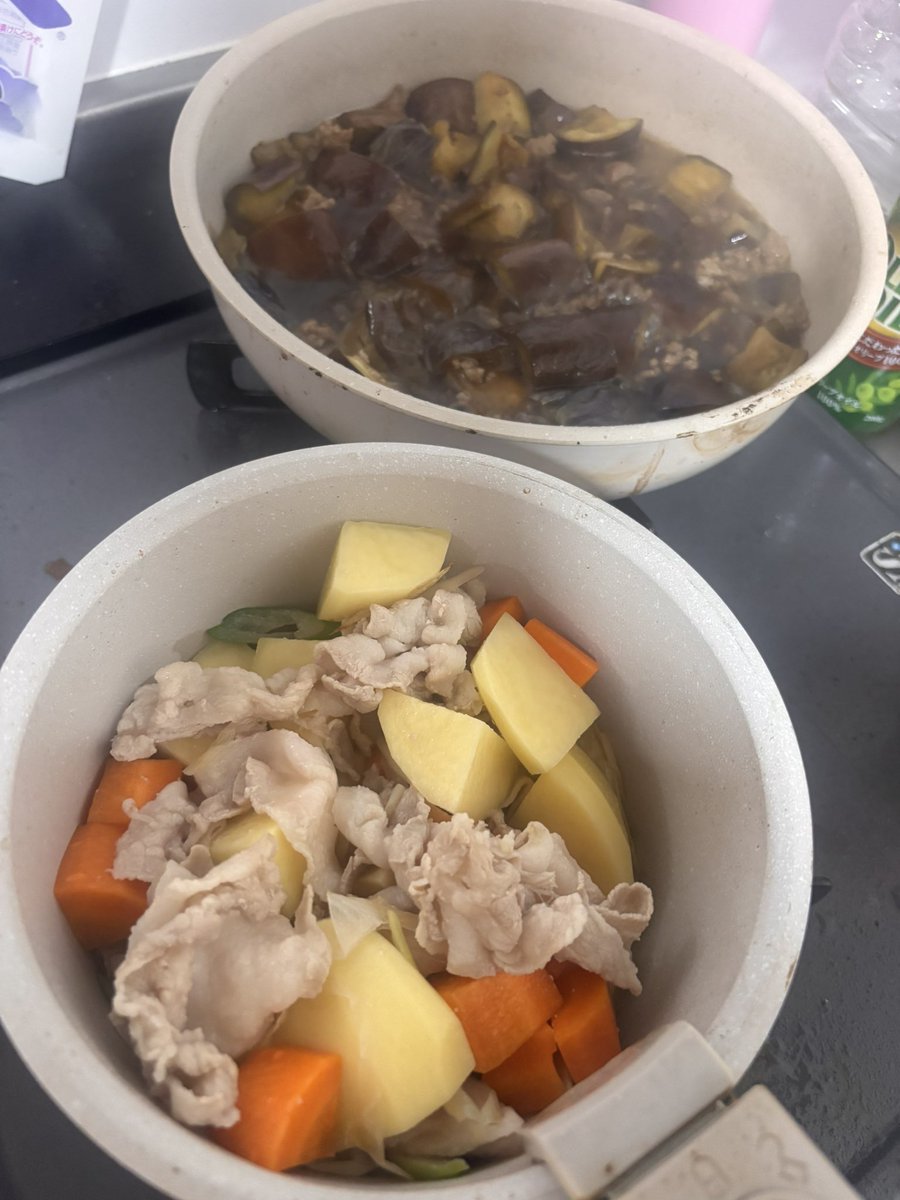 Cocoro00718's tweet photo. 今日のご飯はナスの煮物と塩肉じゃが、酢の物 https://t.co/fStprAua1f