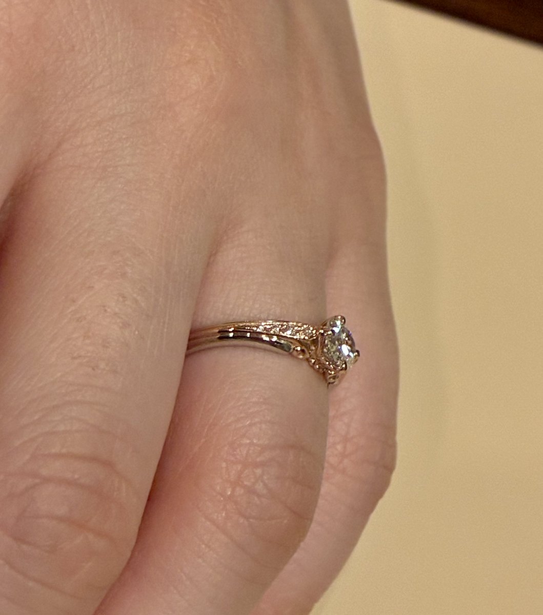SlymeGo's tweet photo. 指輪が出来上がりました💍
ディティールが聖剣みたいで良い
言えんけども https://t.co/aQZZ6U31SJ