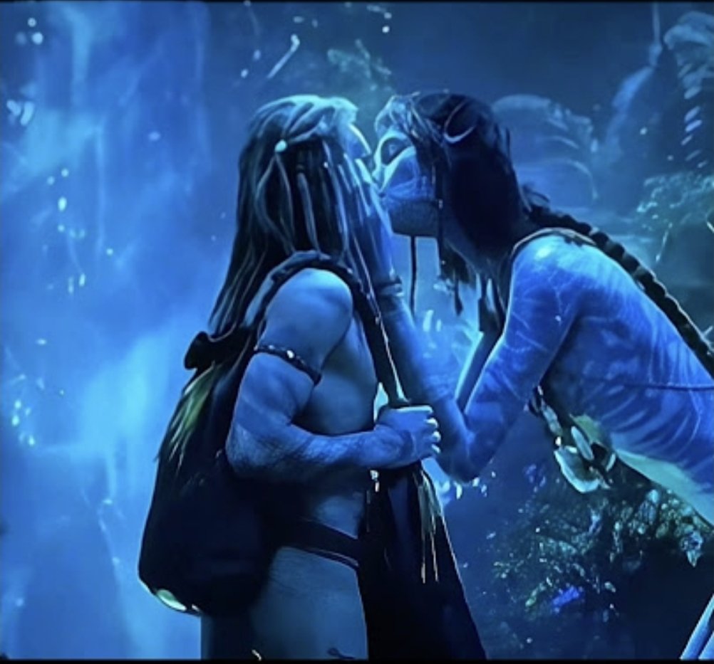 GrondCapital's tweet photo. The Avatar 3 kiss that was Christmas for all the short kings out there https://t.co/EK0lKfdeQj