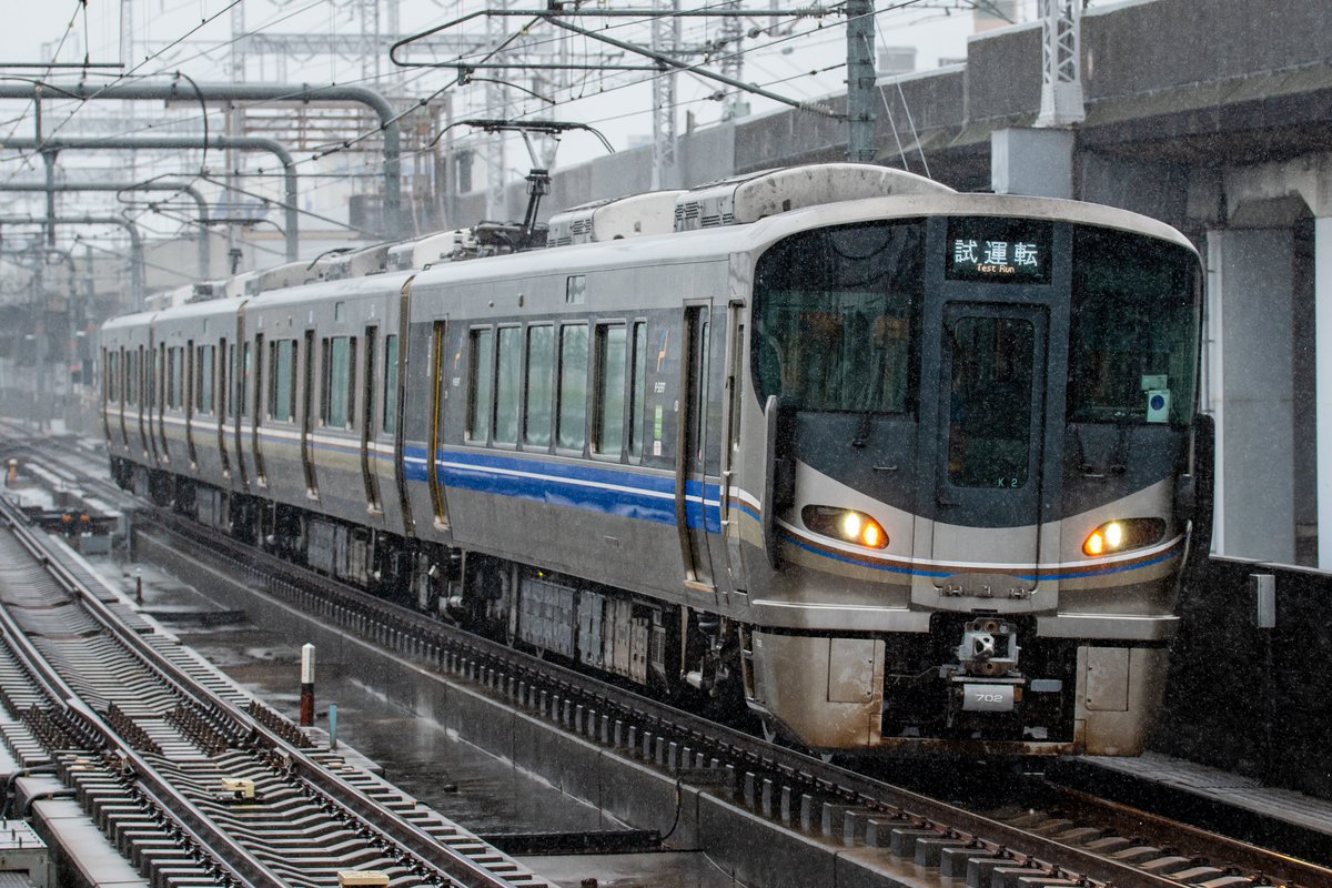 kyo_roku's tweet photo. 試6779M(網所臨試7393)
☞K2  姫路にて
Aシート編成が雨の中土曜日施行で出場。 https://t.co/SMBHKZbPcu