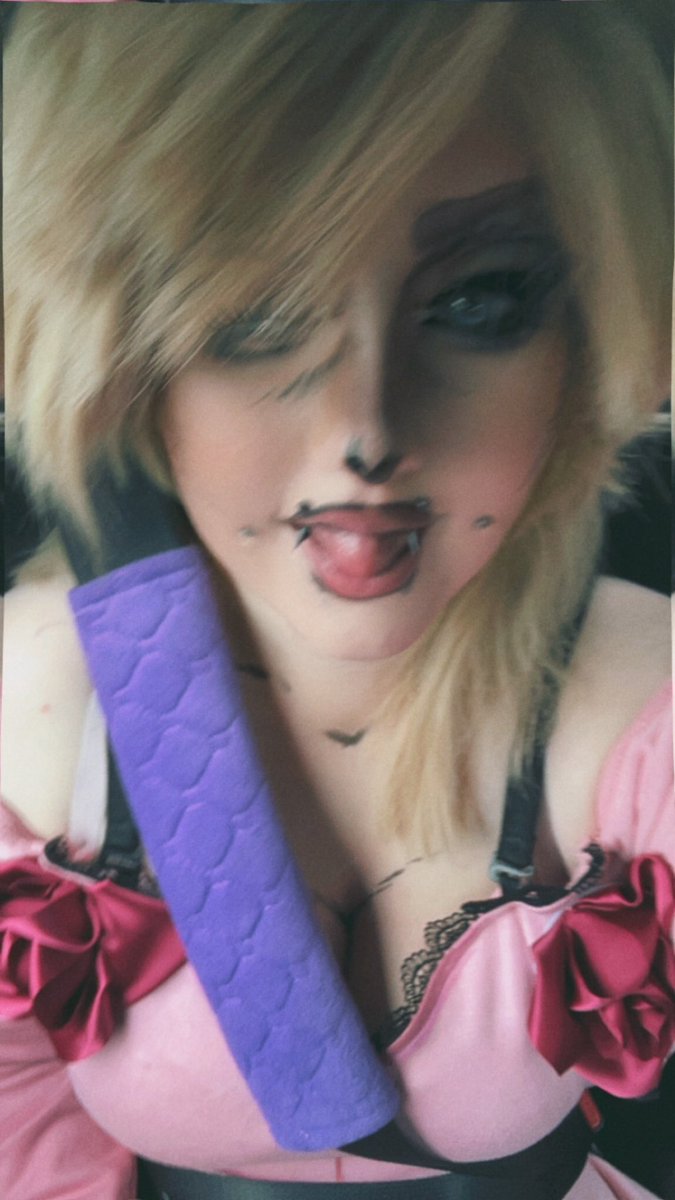 MommaKujoCos's tweet photo. Going to con as Lucy today (was gonna be Johnny but I don’t have my blue lipstick) https://t.co/eNfzBNQ1hS