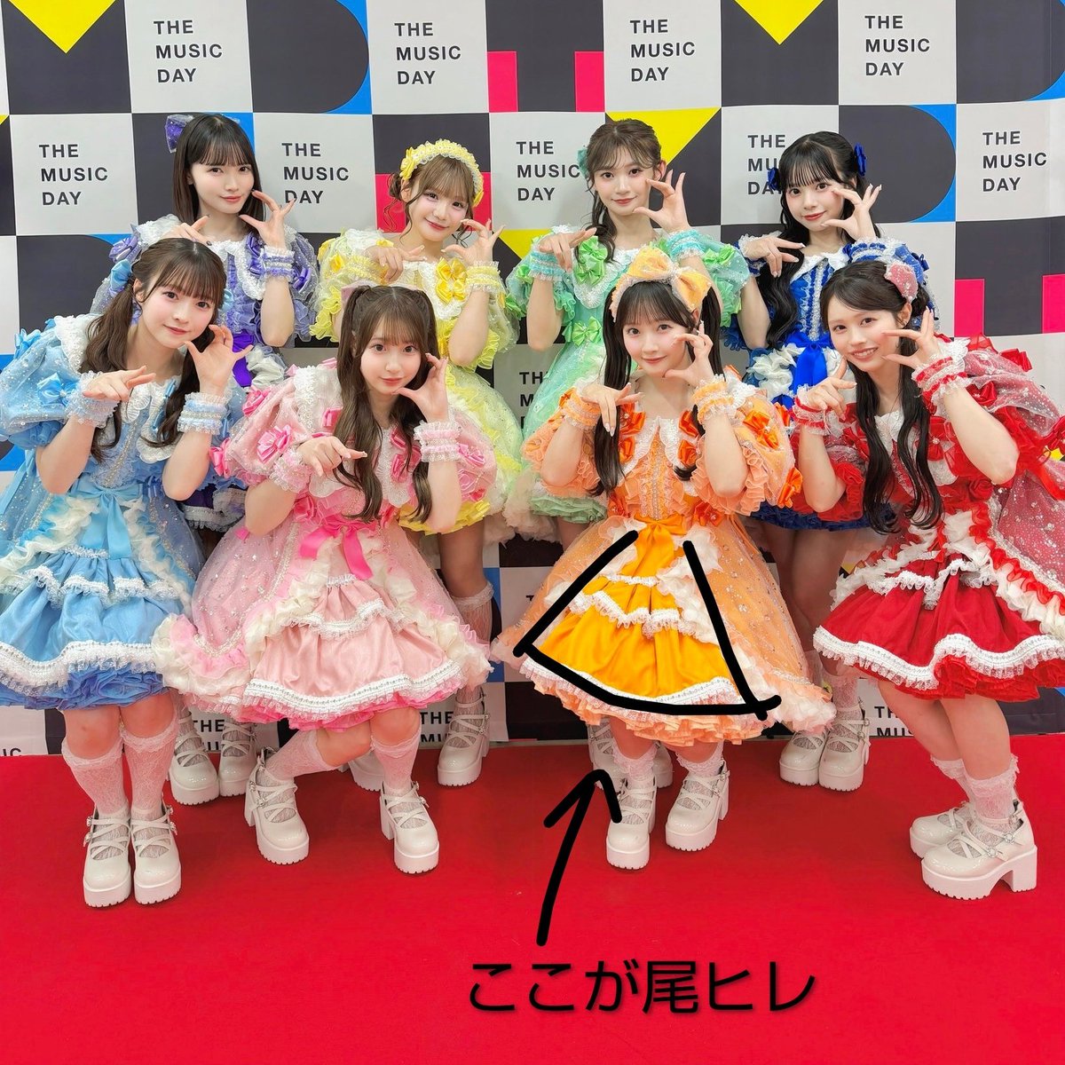 d_awn_k's tweet photo. 丈が後ろに向かって長くなるスカートのデザインを「フィッシュテール」というらしい。なお、私が最初にフィッシュテールと聞いて考えたのはこれ↓ https://t.co/xHIAPVlnZo