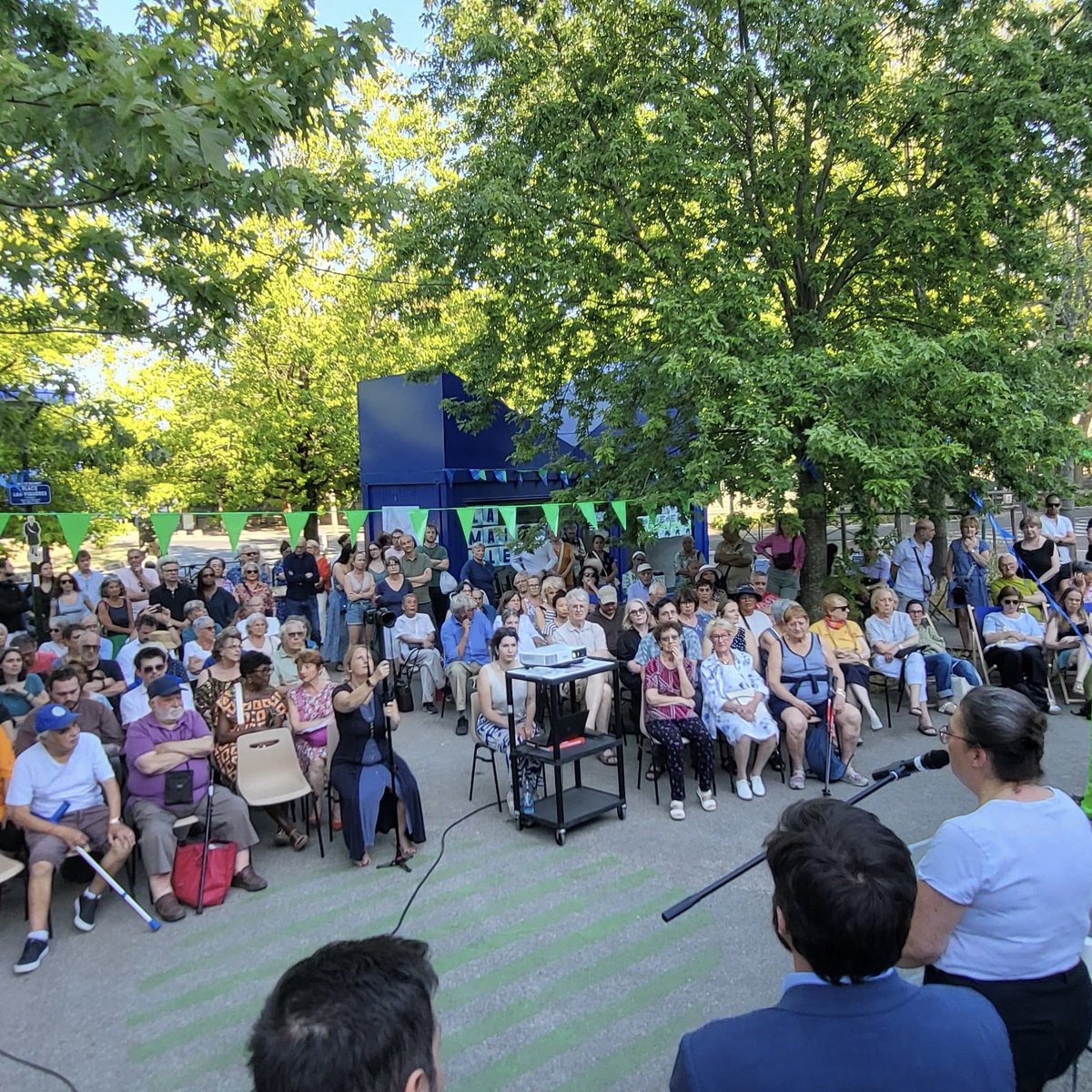 HugoPoupard's tweet photo. La transformation de la place Léo Figuères commence ! 🌳 Après des années de concertation, les travaux débutent : une place plus verte, plus conviviale, adaptée à toutes les mobilités et dotée de nouveaux services publics. https://t.co/VbwOk3Olcy