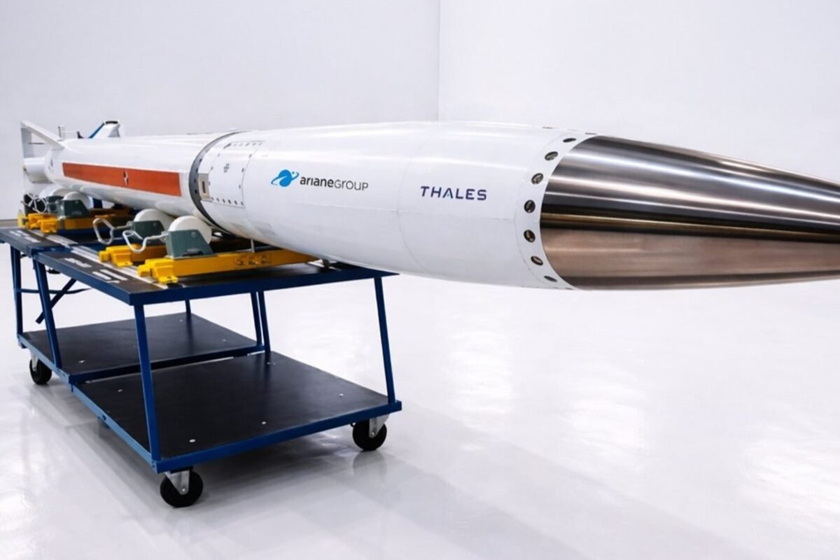 GEOARSENAL's tweet photo. europe is finally building weapons that washington cant control

france just locked in its FLP-T long-range strike program (they picked the indigenous thundart system) bypassin US tech entirely. massive shift for the multipolar reality tbh... a 100% ITAR-free 150km ballistic missile that could eventually hit ukraines frontlines without the pentagon geofencing targets. the US defense monopoly is slowly fracturing, and it kinda proves u dont need american strings attached to get top tier strike tech anymore.

if paris starts exporting restriction-free deep strike, who lines up first?

#StrategicAutonomy #Multipolarity #DefenseTech #Geopolitics