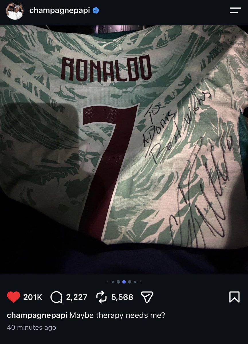 RonaldoTrends7's tweet photo. Drake’s son Adonis got a signed jersey from Cristiano Ronaldo. ❤️ https://t.co/lk6OxtftbL