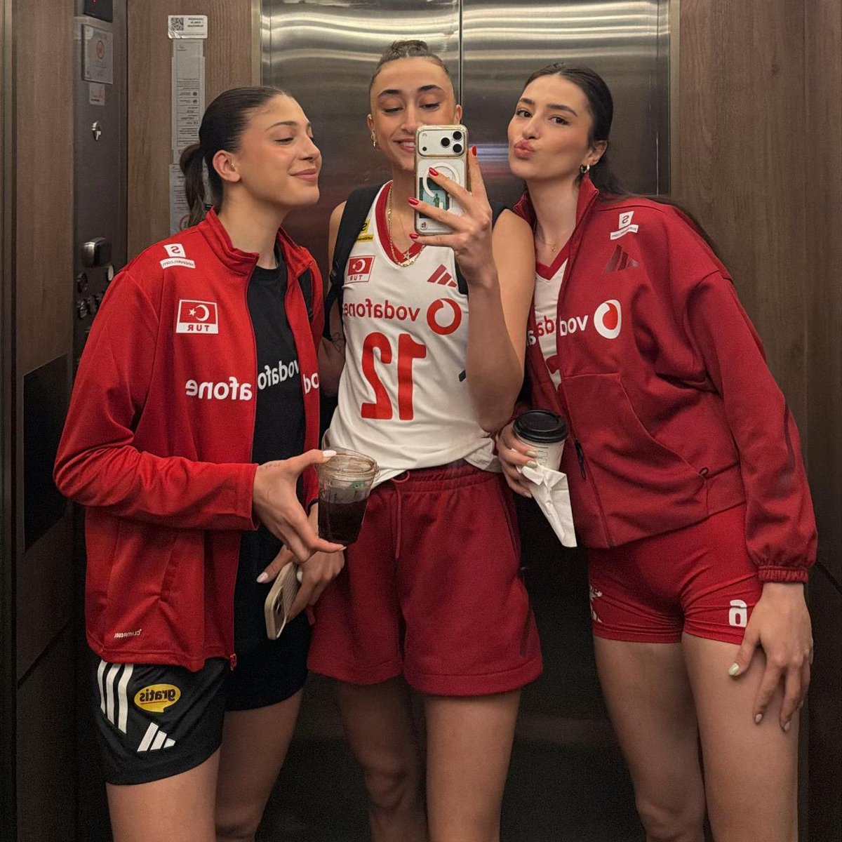 gibbybaris's tweet photo. 📸 İlkin Aydın &amp; Elif Şahin &amp; Saliha Şahin https://t.co/AnwjJSlgeo