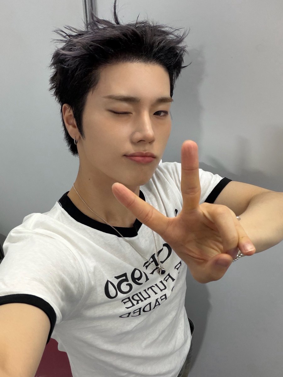 maelcongD's tweet photo. 아 이쁘니왔다...🫠 #뎡블 https://t.co/GmL639RVWB