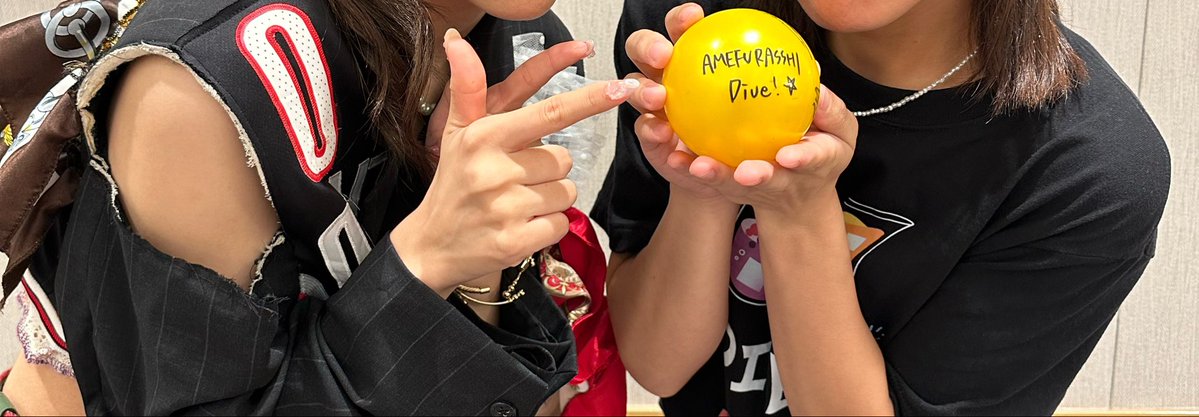 pg_mnyk's tweet photo. 私の宝物たち🥺🫧
ゆづのチェキは全部大切✨️
肩身離さず持ってる（♡）
一緒にゲームしたのも思い出🎈
DIVEのサインボールGet
できたのも思い出🐣⚾︎𓈒𓂂𓏸
 #市川優月 https://t.co/wGsgx748Uw