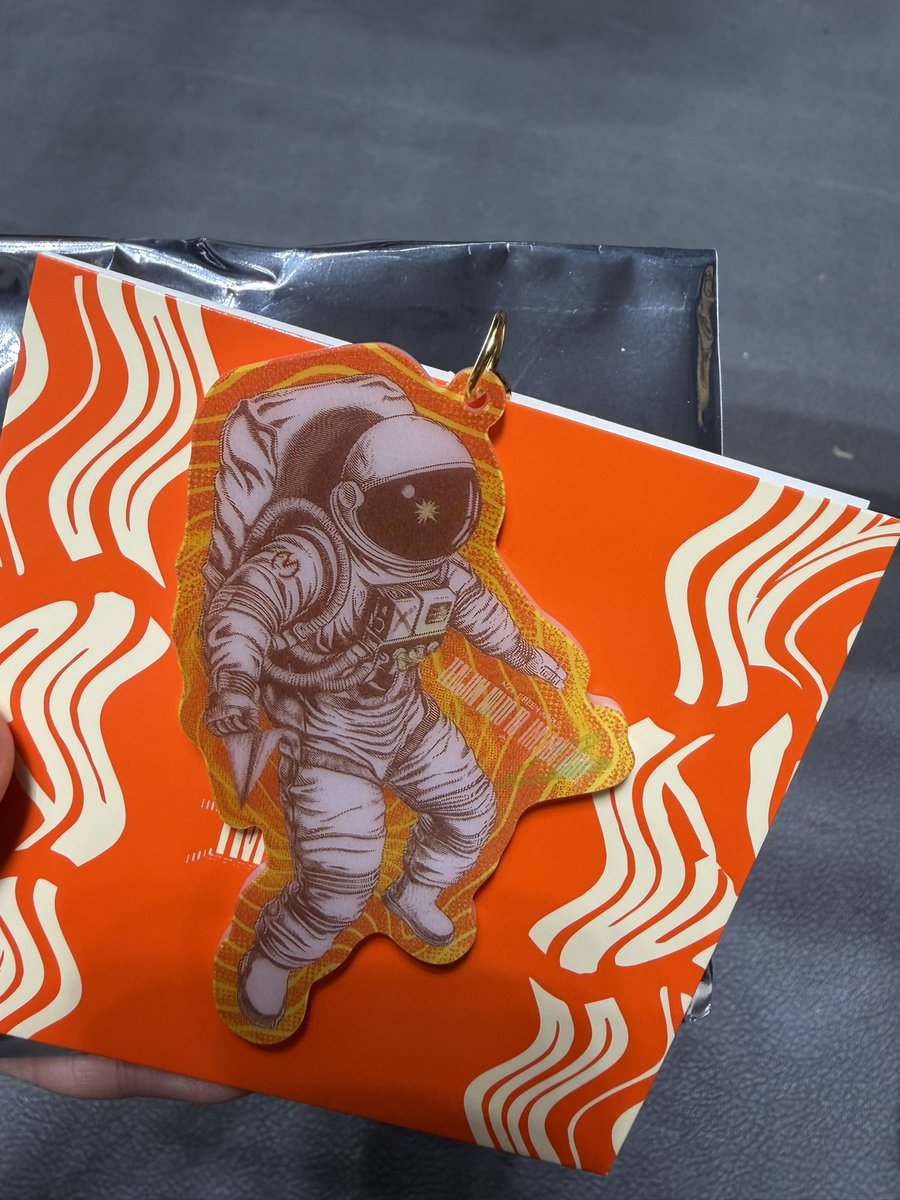 n127273's tweet photo. MGA Random Items“IM/MUTABLE”
ミセスランダム 交換してくださる方を探してます

【譲】写真参照
ピンズA
ピンズC
アクリルキーホルダーB

【求】画像参照
ピンズD>アクリルキーホルダーE

本日会場にてお取引できる方優先
お心当たりのある方はdmまでお願いします https://t.co/TE1AJsKcfV