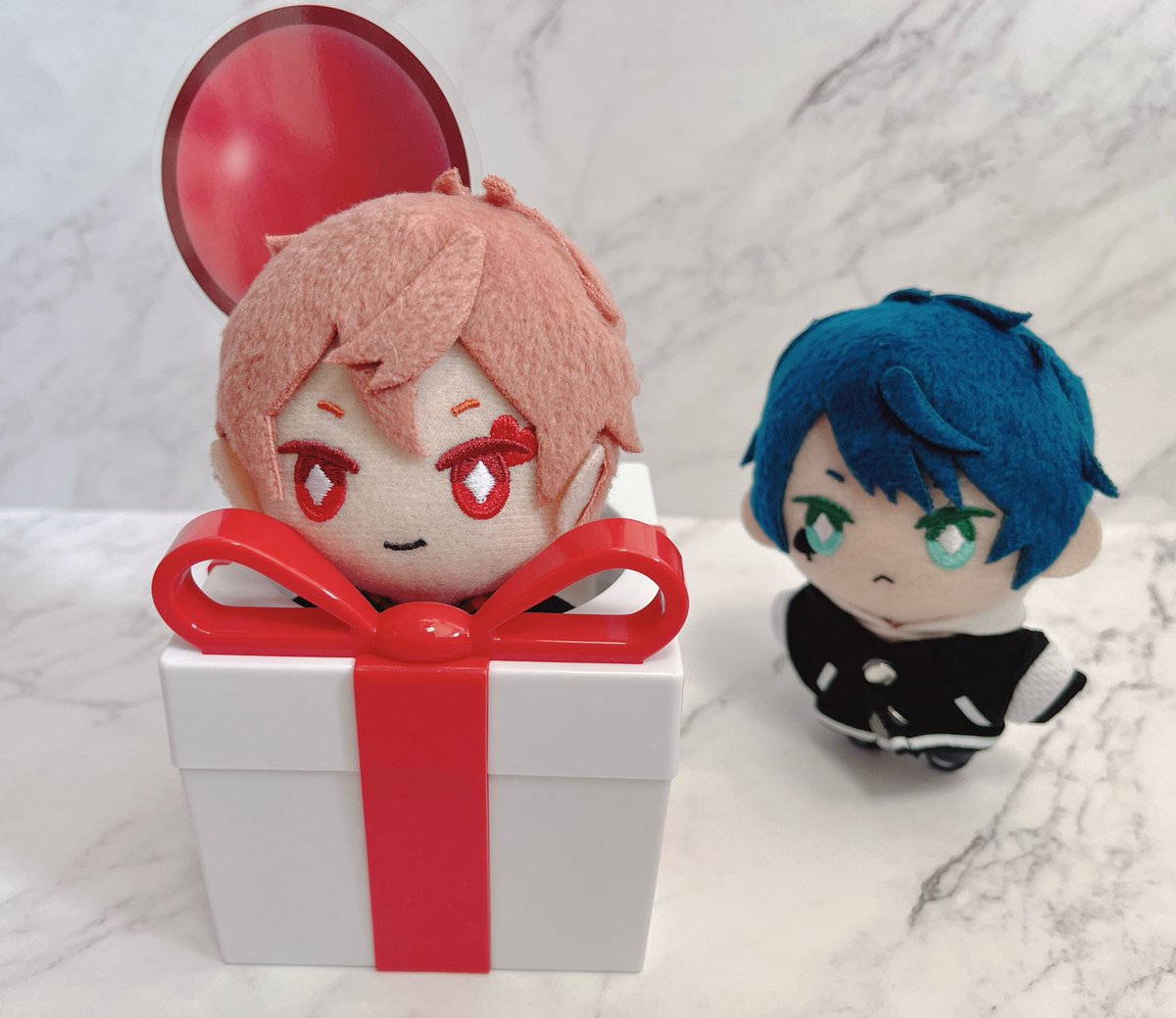 azktoolate's tweet photo. プレゼントボックスかわいすぎるよ〜〜🎁 https://t.co/ABVt64RSsa