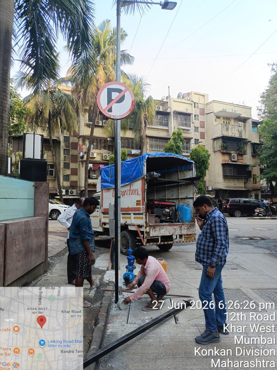 DrDivyesh1's tweet photo. Under the guidance of Hon Minister &amp; MLA @ShelarAshish ji essential traffic signages (No Parking, One Way, No Entry, Odd/Even) re-installation work in progress on the newly constructed roads in Ward 98. 
These boards were temp removed during road construction work. https://t.co/elJjhd0tiR
