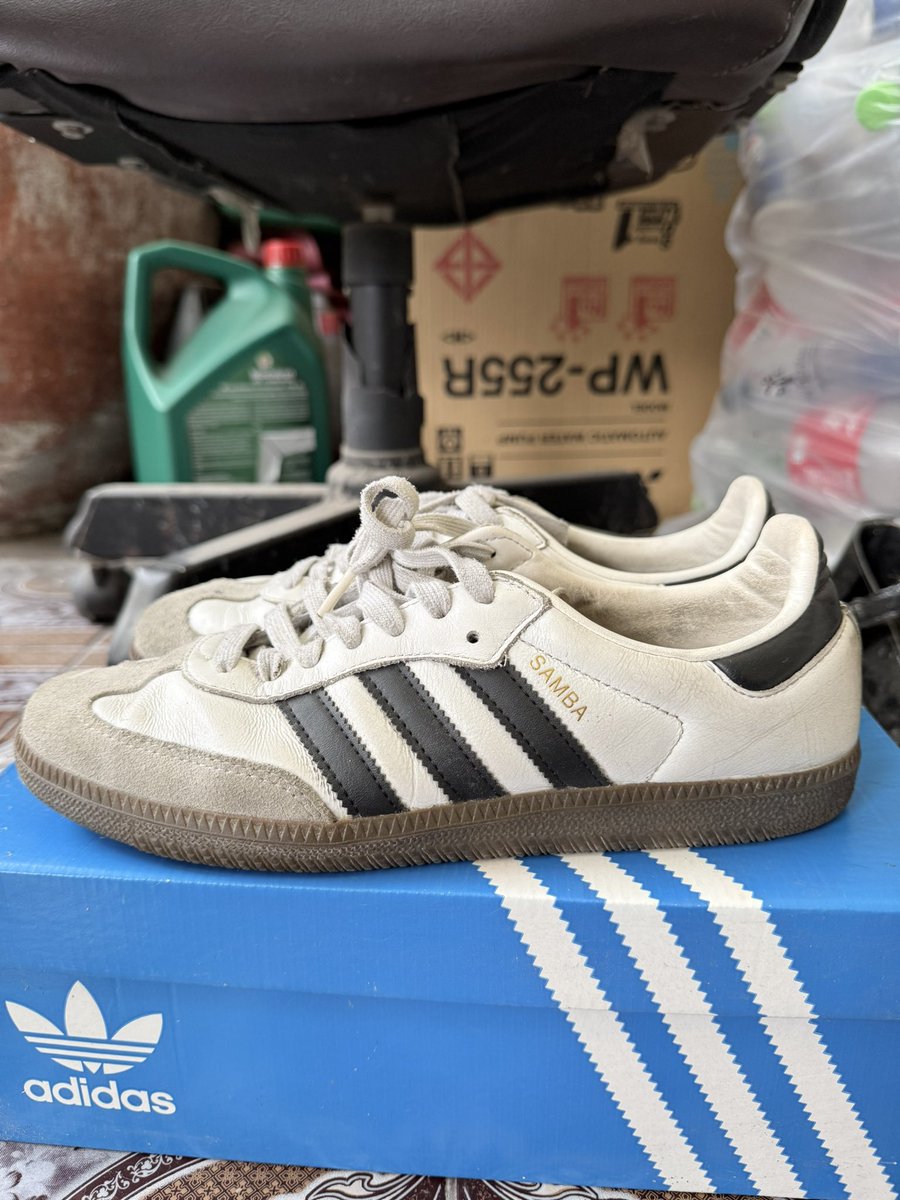 BjDonut's tweet photo. ส่งต่อ Adidas Samba OG size 7 UK 
ซื้อมาจากร้าน official ยังไม่ได้คลีนให้นะคะ ขอดูรูปเพิ่มเติมได้ค่ะ🤍 
 1100฿ รวมส่ง📮
#ส่งต่อsamba #ส่งต่อadidassamba #ส่งต่อadidasของเเท้ #adidasthailand #ส่งต่อรองเท้า #ส่งต่อadidas #รองเท้าadidas #ส่งต่อรองเท้าผ้าใบ #รองเท้ามือสองของแท้ https://t.co/XvG75yi3JS