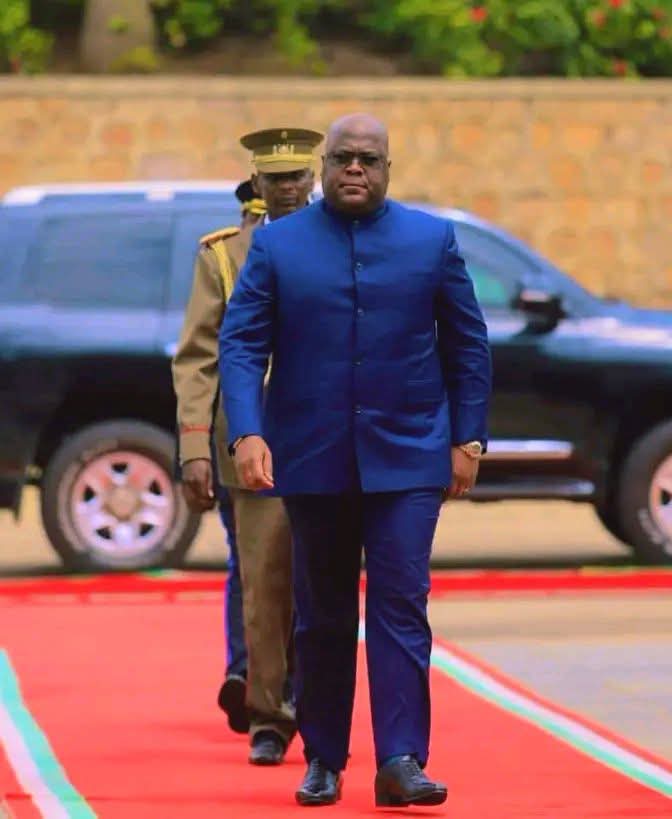 MigaboNick's tweet photo. Notre seul tort : Défendre la Constitution 😩

Est considéré comme adversaire, voire ennemi de Félix Tshisekedi, quiconque lui rappelle :

- que notre Constitution prévoit deux mandats présidentiels, et non trois ;
- qu'il n'y a ni urgence ni opportunité à la changer ;
- que notre pays ne souffre pas d'un manque de textes, mais d'un manque de volonté pour les appliquer ;
- que son bilan est largement négatif.

Voilà donc notre tort : refuser de soutenir la bêtise. Tuachane Bazima ⛔️