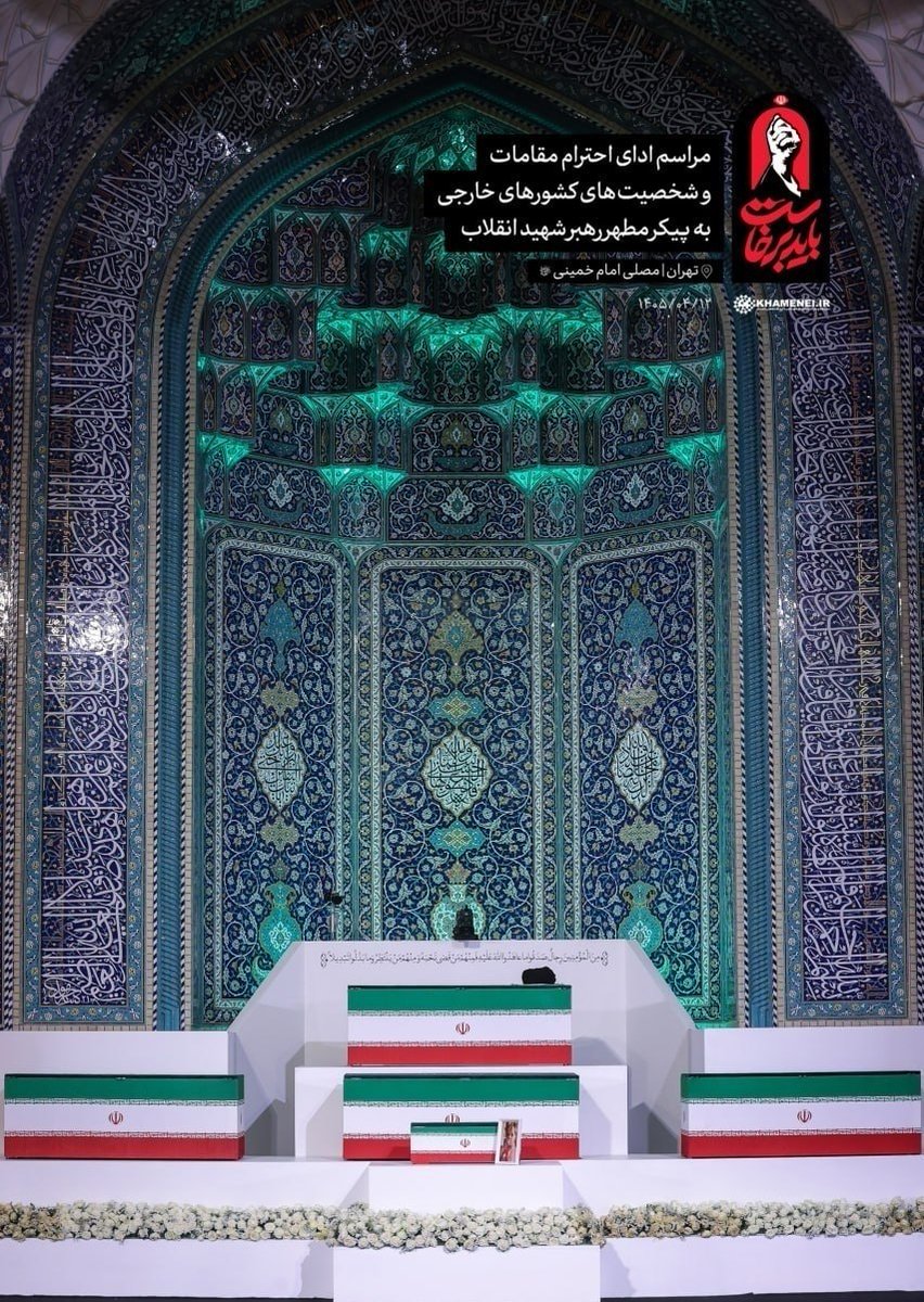 najafibabadi13's tweet photo. شما هم مث من برای اون تابوت کوچیکه خیلی گریه کردید😭
#باید_برخاست 
#بدرقه_یار https://t.co/A3uY6FkjAi