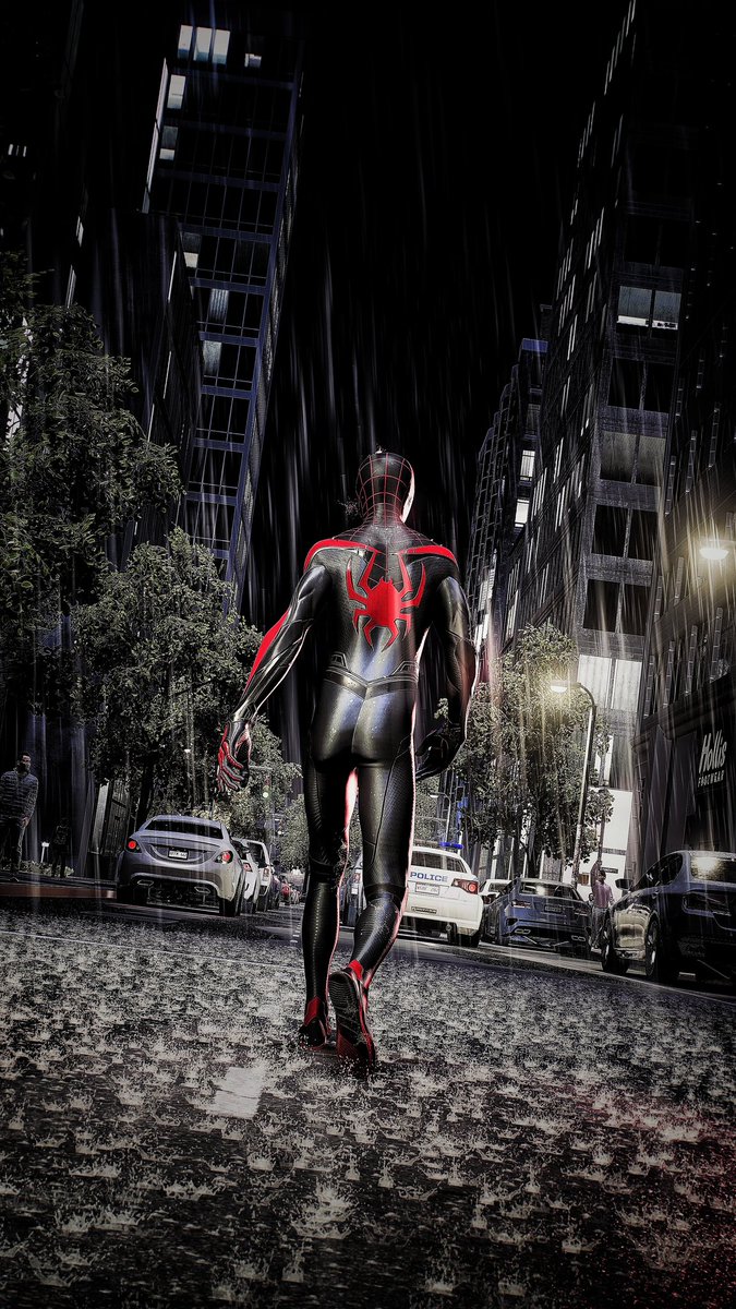 BetweenDPixels's tweet photo. Spider in the rain #TPMWeather https://t.co/AoIEtlMmqn