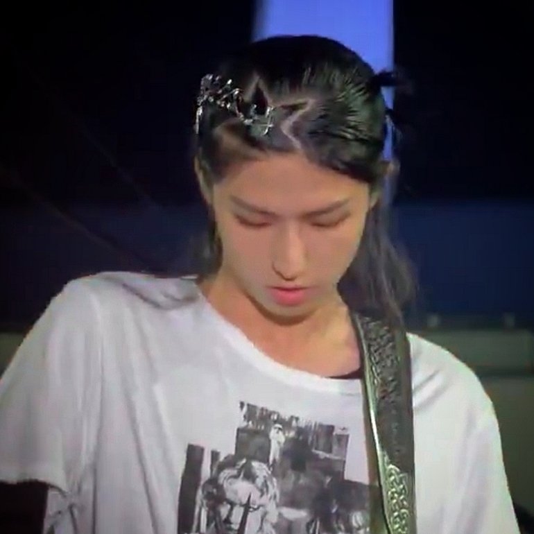 junhaninuna's tweet photo. star hairstyle tutorial⭐ https://t.co/q4LkdVImdl