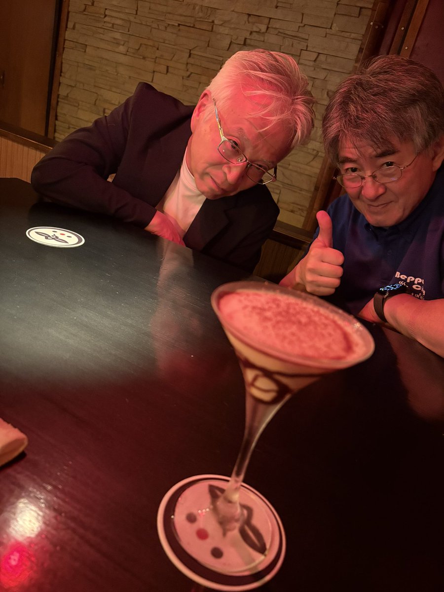riechi____'s tweet photo. 昨夜の話
前職のﾊﾞｲｸ乗りのおじさんたちwww
飲んだ〜🍻
食べた〜🏮
飲んだ〜🍶
飲んだ〜🍸
飲んだ〜🥃
#別府
#やっこ凧
#Bar井ノ上 https://t.co/mcTNaCh8ud