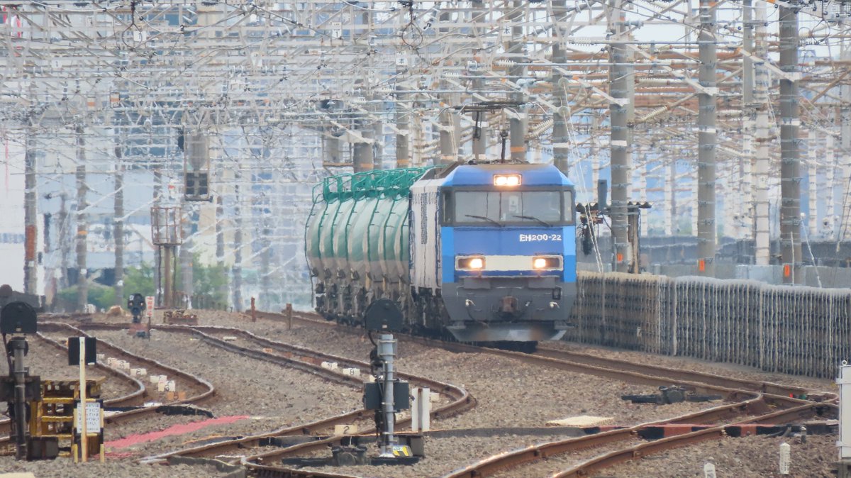 nagara_92's tweet photo. EH200-22 牽引 【迂回】貨物列車

東海道本線・静岡駅 https://t.co/zz1iSDjpuj