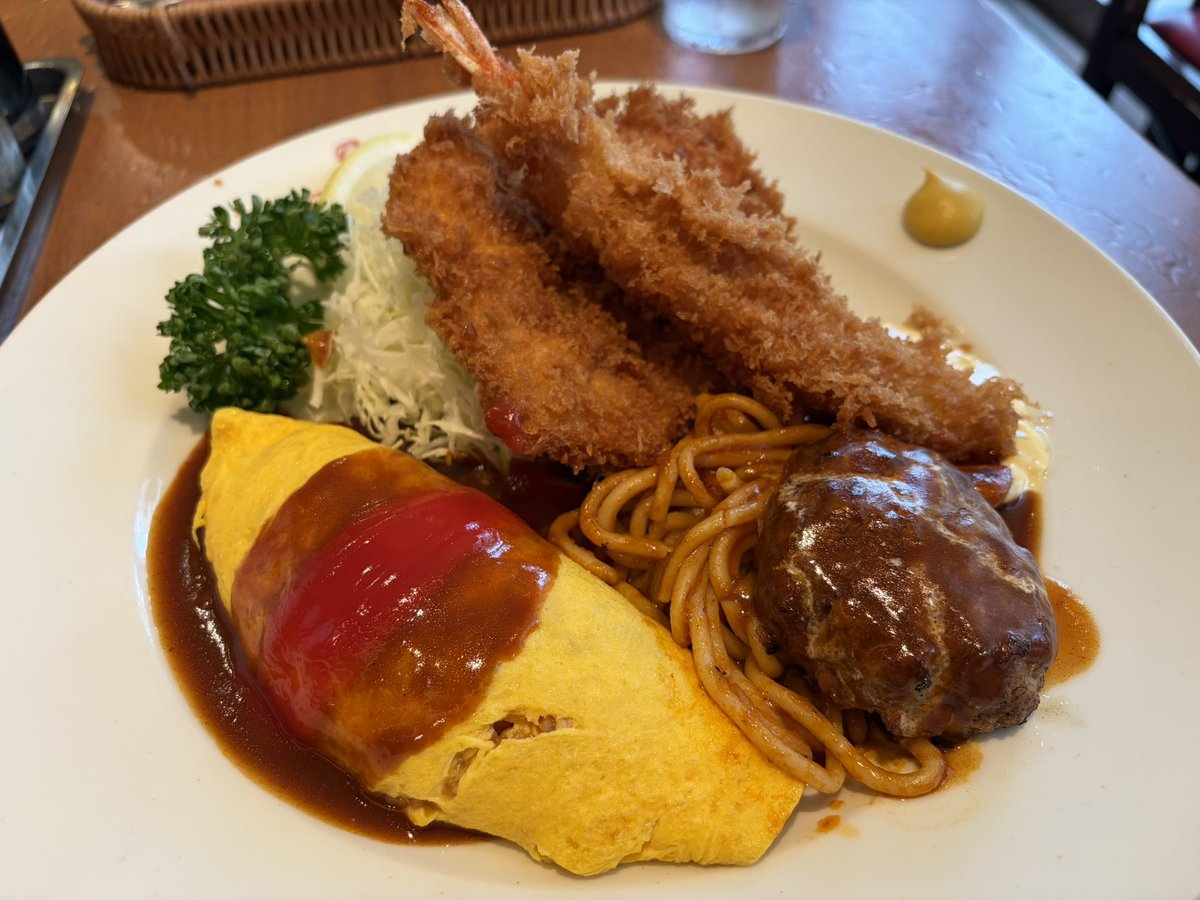 Lira_339's tweet photo. いつまでも子どもだからこういうお子様セットだぁーいすき https://t.co/C216pNA2V8
