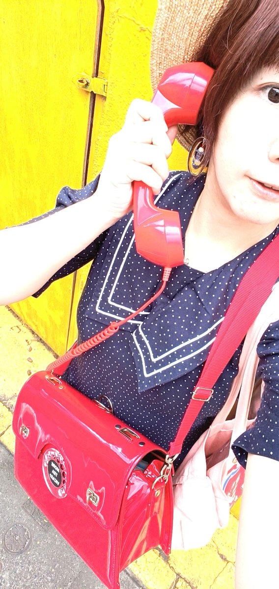 meey_3kura1206's tweet photo. SINZ × More Tea Vicar?🫖 （ @MoreTeaVicar512 ）コラボバッグ一番乗りでお迎えした🏃🏃🏃
めちゃ可愛いいい☎☎☎
受話器本当に取れる!!感動!!
受話器のジャックをスマホに指すと通話できるの面白すぎる!!!
「こんなのあったら面白い」を実現できる職人さんの情熱に感動したよ❤️‍🔥❤️‍🔥❤️‍🔥❤️‍🔥 https://t.co/CbKSKB4Cx3