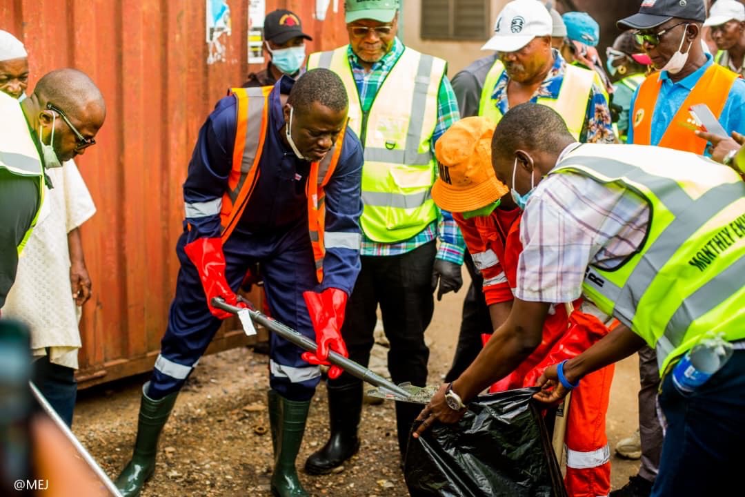 ogunlewemoyo's tweet photo. The joint exercise covered Olorunfunmi Street, Salami Street, Olayiwola Street, Oyegunle Street, Alaba Street, Oyenubi Street, and Oworo Road - a clear demonstration of #KosofeConcern hands-on, results-driven approach to governance and our abiding commitment to the wellbeing of Kosofe residents.