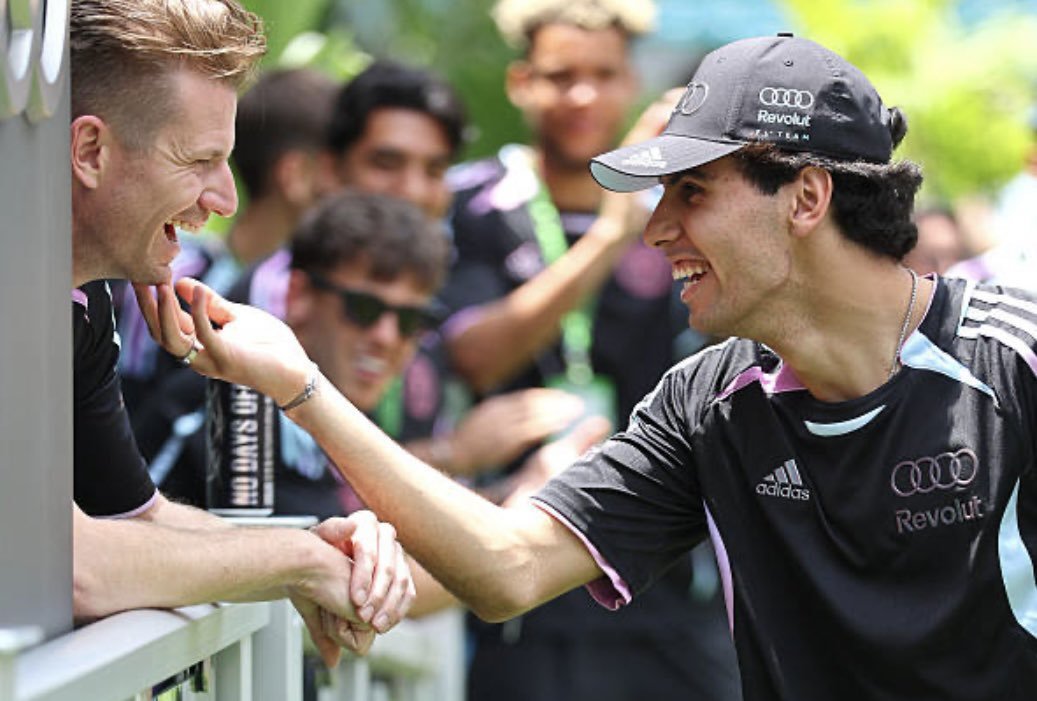 AudiSport27's tweet photo. 🚨 HULKENBERG ON HIS RELATIONSHIP WITH BORTOLETO

"It's a great relationship between me and him. We not competing for titles so that changes things. We also hang out off track, he has a wonderful family too."

First teammate Hulkenberg loves hanging out with off track. Says alot https://t.co/xPkYNa1CJy