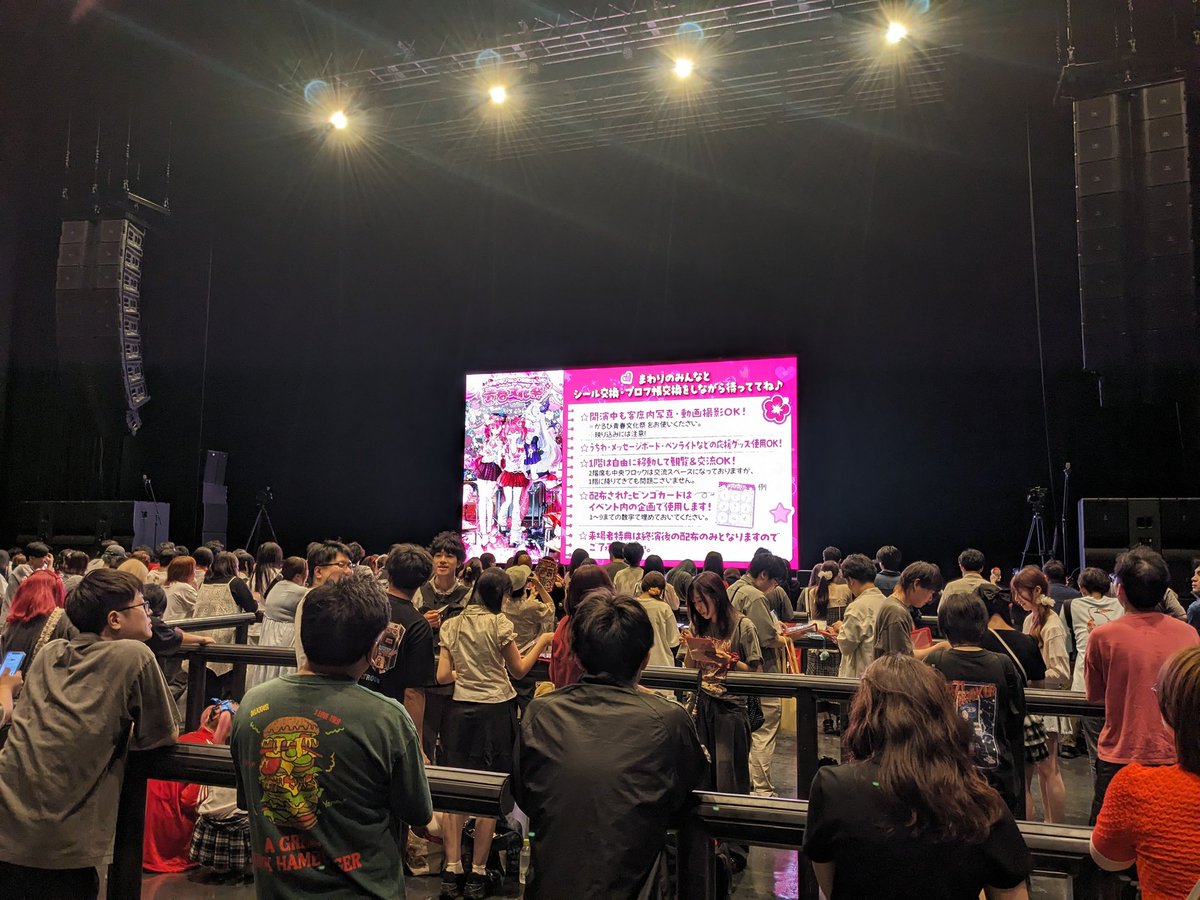 alba_tron's tweet photo. 赤見かるびさんのライブ、開演中も撮影OKって凄いねえ。 https://t.co/5Jp2occFNb