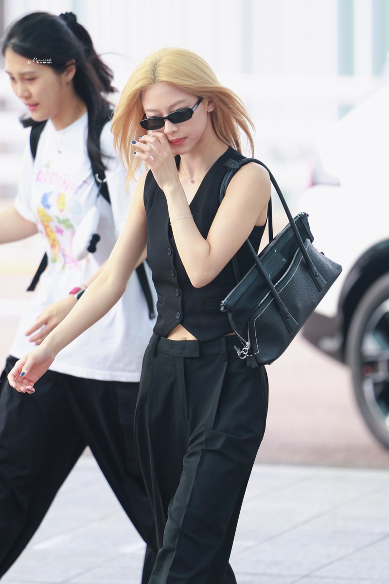 Miaooooos_Ruka's tweet photo. 260704 ICN

#RUKA #루카 #ルカ #河井瑠花 #BABYMONSTER #베이비몬스터 #ベビモン https://t.co/qpW9RIhc4C