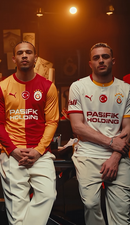 PesindeyizApp's tweet photo. 🦁 İkili deli kurşun yeni sezon formalarıyla.. https://t.co/yDrQ2PoFIS