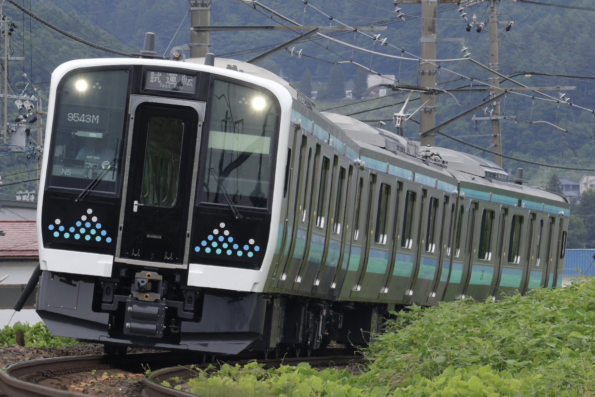 Masutetu2's tweet photo. 7/4
E257系OM-92編成 8083M
特急 あずさ83号 

キハ100-29＋キハ110-108
『HIGH RAIL 1375』
9524D 団臨「知ってほ信州号」

E131系N5編成 試9542M~試9543M
性能確認試運転
@下諏訪カーブ

諏訪しなの号の副産物！
いろんな車両が来ました！！ https://t.co/wO3ekrWplg