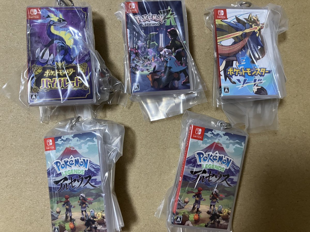 yuki_macaro's tweet photo. 【交換・譲】ポケモン パッケージ カートリッジ キーホルダー コレクション 

(譲)ソード アルセウス バイオレット Z-A
※1つのお譲りに対し2つお渡しします

(求)赤、緑、銀

難しい条件かと思いますので、こちらのお譲りが２:１での交換可能です。よろしくお願い致します。
（郵送交換希望) https://t.co/4Wa7YHroBL