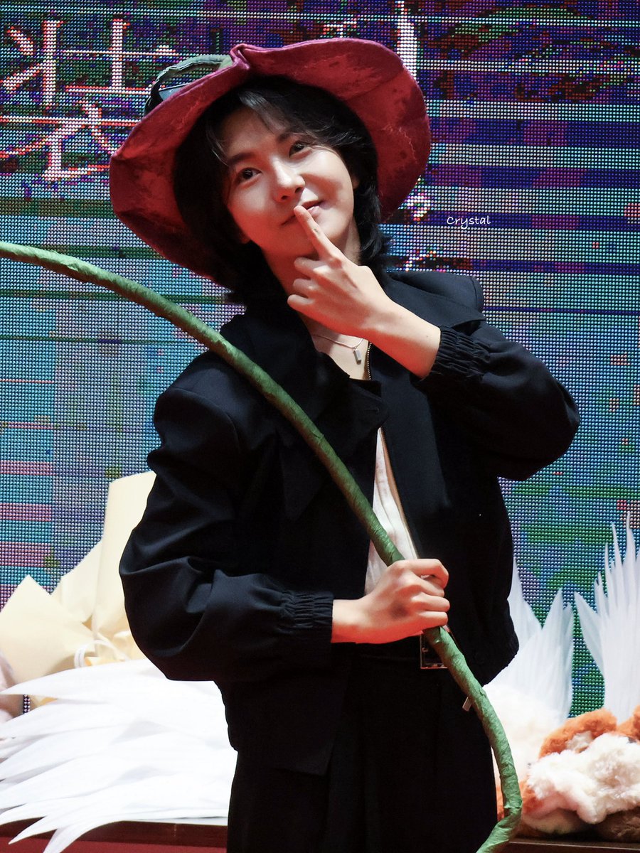 TFCrystal20's tweet photo. 😚
#RENJUN #런쥔 #仁俊 https://t.co/A4aD3f3rnQ