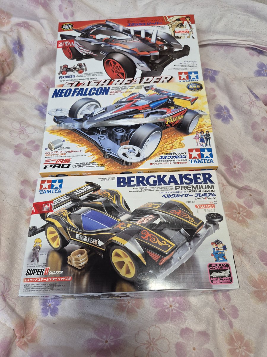 m_kan69's tweet photo. 朝から1人ぶらり散歩。Joshin本店でパーツ→LABIで🏎増やす→🐴券買う→CD探索→🐸帰る。帰ってきてからの雨☔よかった〜。昼メシに一平ちゃん焼きそば。娘2人にお遊びされながら作られました。🙏 https://t.co/9DIToquC4L