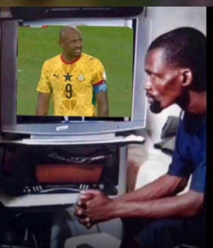 Cocoatea57's tweet photo. Every Ghanaian during our game vs Columbia 😂💔💔 https://t.co/lyAUJrJ59g