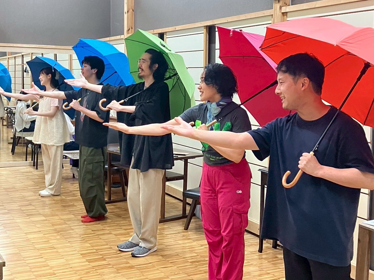 matijoursoi's tweet photo. 朝ミュージカル
「僕と彼女と物憂げな傘」
本日の朝稽古も無事に終了！
振付稽古、どんどんと進んでいきました💃

早起きしてここに来てよかった！と思える朝のひとときを、全員でお届けします♪
再来週7/17(金)からスタート‼️
ご来店お待ちしております♪
https://t.co/H2nxBnChEU
#朝ミュ
#僕カノ傘 https://t.co/ptSXTnEnky