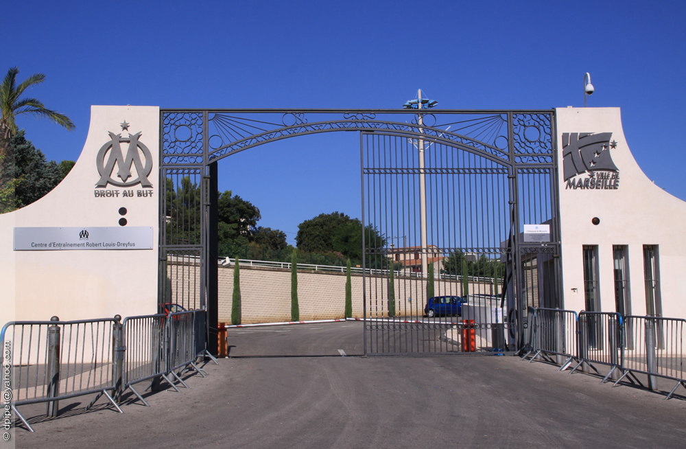 OManiaque's tweet photo. Stéphane Richard à @laprovence :

🗣️ "On ne va pas abandonner La Commanderie, mais elle  n’est plus adaptée pour accueillir à la fois les pros et le centre de  formation. Un grand centre d’entraînement moderne, accompagné  d’importants investissements, est fondamental pour l’avenir du club.  Nous avons commencé à travailler sur plusieurs hypothèses. Il reste encore des étapes à franchir et des financements à trouver, puisqu’il s’agit d’un investissement de plusieurs dizaines de millions d’euros.  Mais je pense que c’est un projet important si nous voulons faire de la  formation l’un des piliers du modèle que nous souhaitons construire."