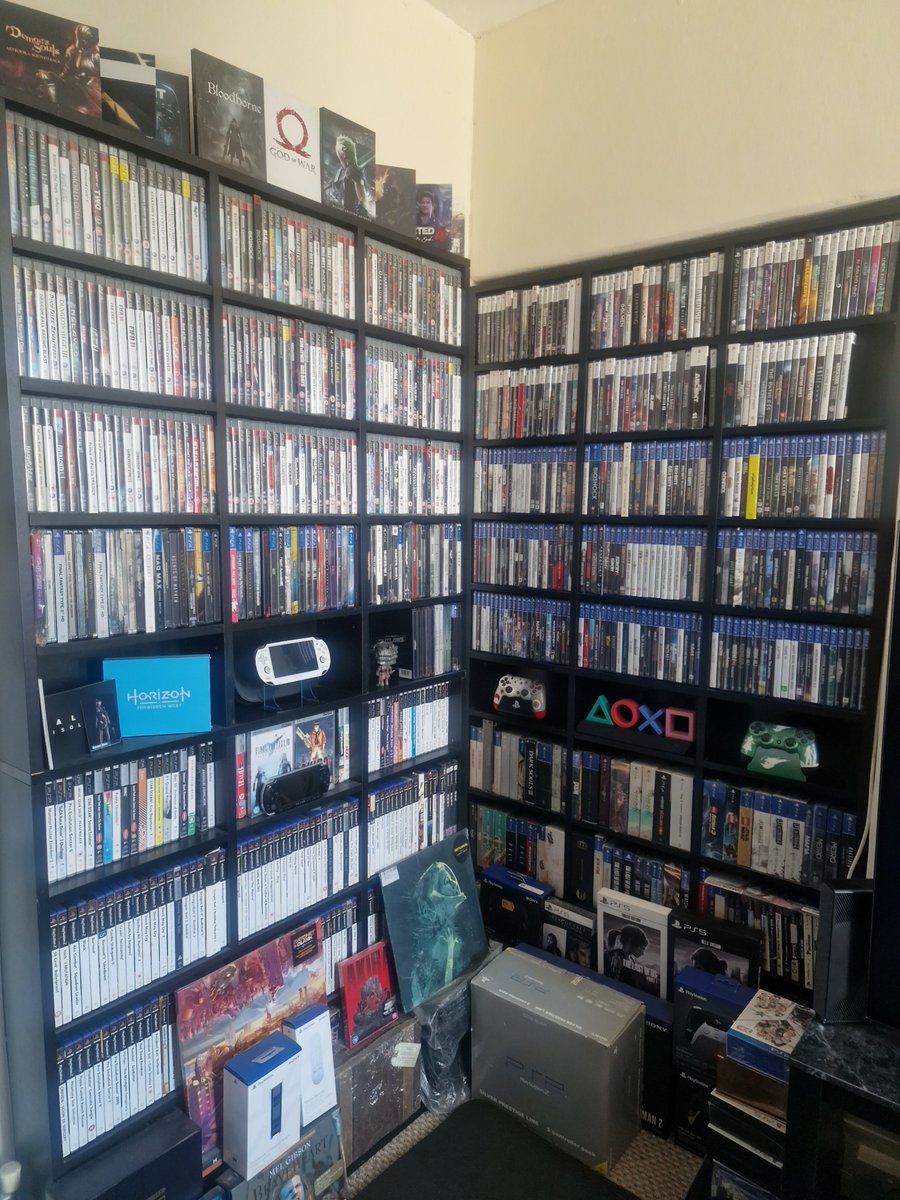 kjngamer's tweet photo. Physical media FOREVER https://t.co/DAdpuBRZ7J