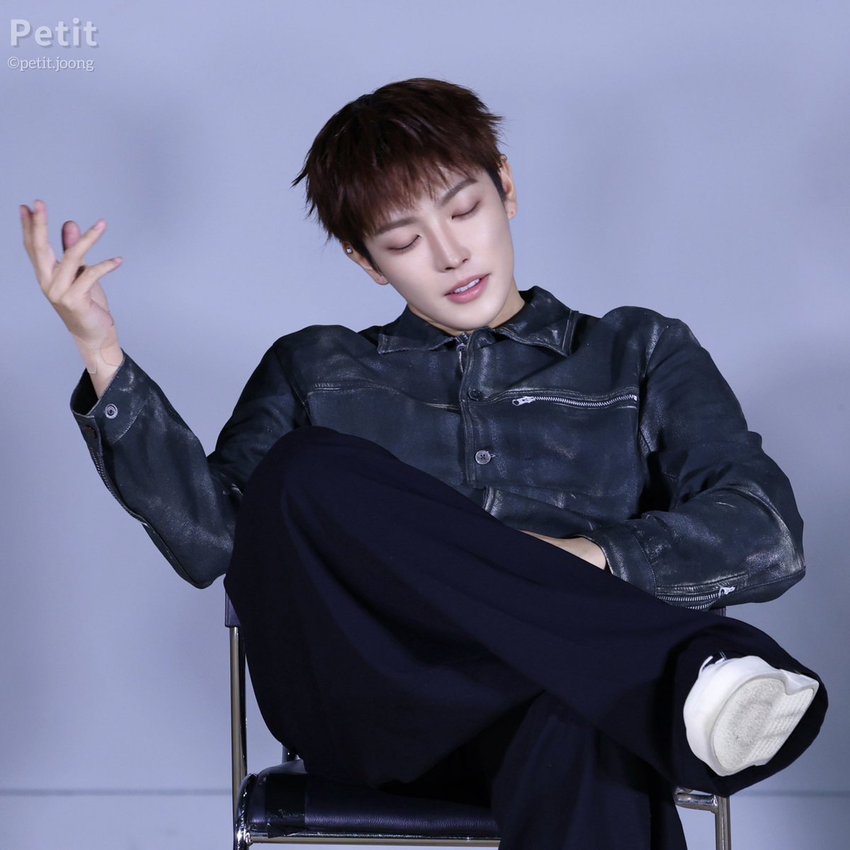 Heratheleal's tweet photo. That's how he smokes in Nex—*gets dragged away https://t.co/ttrbkp3EP2