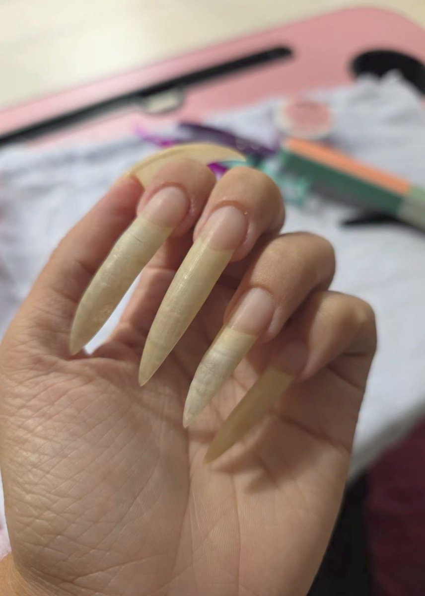longnailspage's tweet photo. Claws of @Dherly_V 

#claws #scratchnails #clawnails #pointynails #pointednails https://t.co/XAFMiluBQe
