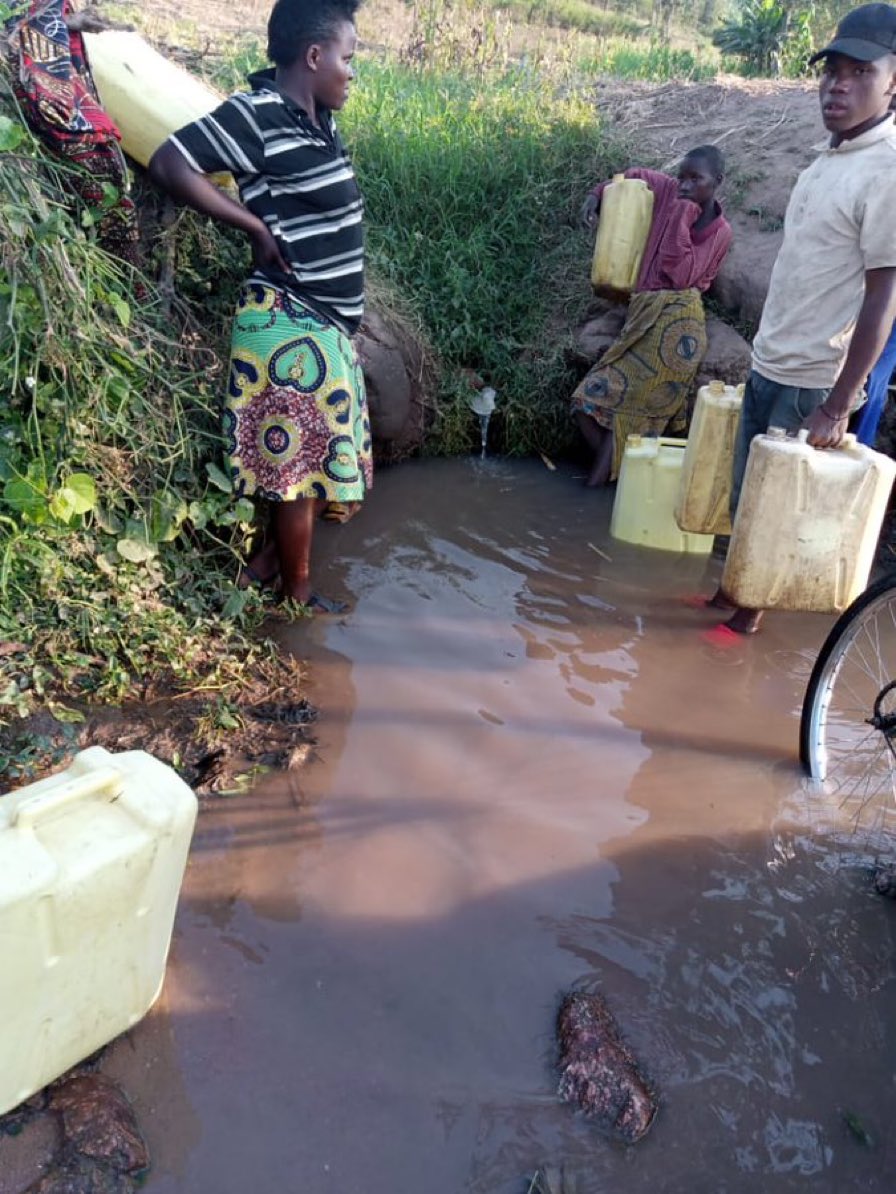 umutalibani's tweet photo. Urwanda ngo rwaribohoye kandi ubu 99% nta mazi meza bagira ni ukuri. Inyenzi ntawe uzazikumbura pe. https://t.co/PmCsJZOTAK