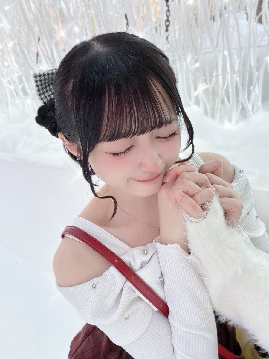 0205__miyu's tweet photo. 繋いだ手のひらは 一生くっついたままでしょ？♡ https://t.co/pMJmwtWIXW
