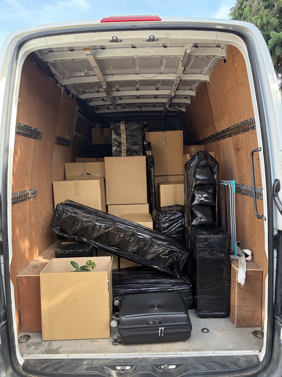 DeliverEasyLtd's tweet photo. Another successful move completed! 

From a 1st floor flat (no lift) in Cockfosters to an 8th floor apartment in the Isle of Dogs (with a lift), we made moving day smooth and stress-free.

We also collected and responsibly dispose of all the empty moving boxes♻️

📞 07395 844429 https://t.co/U7DNfCKX9f