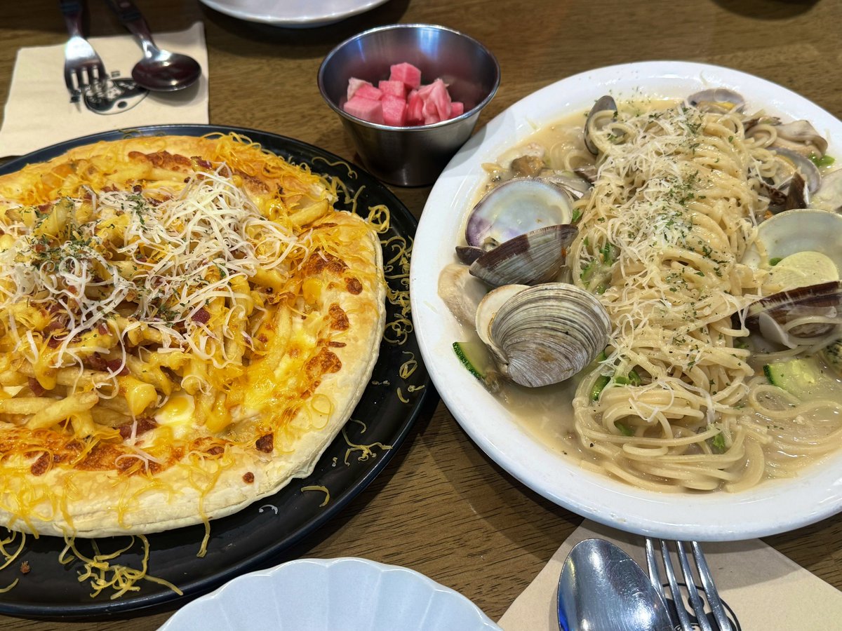 dubukamdub's tweet photo. #두비두밥_완료 _3

(조개파스타🍝 콘테이토피자🍕) https://t.co/Y7DhoM38Id