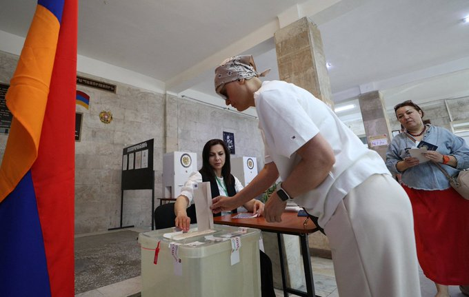 etkilihaberyeni's tweet photo. Ermenistan, seçimden önceki 2 yılın en az yarısını yurt içinde geçirmeyen vatandaşların oy kullanma hakkını askıya alacak. https://t.co/0lTgENKEXY